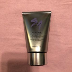 Monat Blow Out Cream
